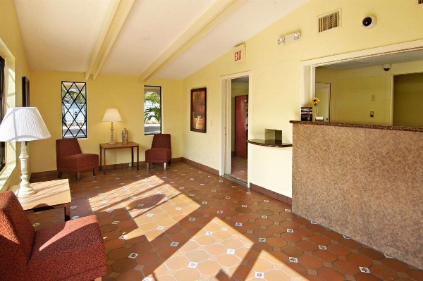 Super 8 by Wyndham Lantana West Palm Beach Main image